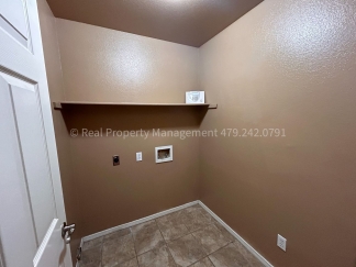 3 Bedroom 2 Bathroom Home Available for Rent in October!