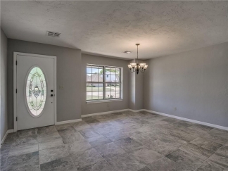 Stunning 4 bedroom home with bonus room near Lake Hefner!