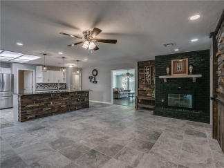 Stunning 4 bedroom home with bonus room near Lake Hefner!