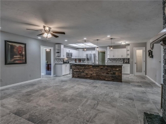 Stunning 4 bedroom home with bonus room near Lake Hefner!
