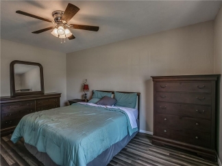 Stunning 4 bedroom home with bonus room near Lake Hefner!
