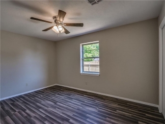Stunning 4 bedroom home with bonus room near Lake Hefner!