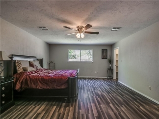 Stunning 4 bedroom home with bonus room near Lake Hefner!