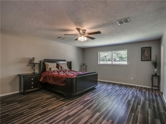 Stunning 4 bedroom home with bonus room near Lake Hefner!