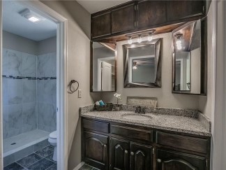Stunning 4 bedroom home with bonus room near Lake Hefner!