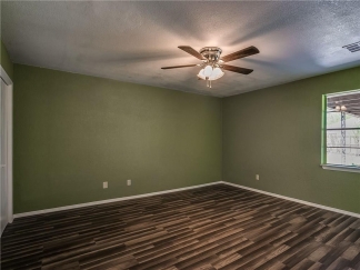 Stunning 4 bedroom home with bonus room near Lake Hefner!