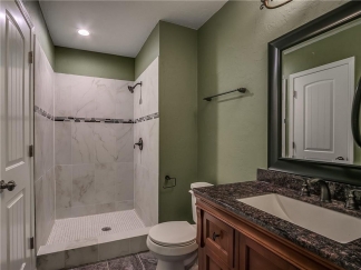 Stunning 4 bedroom home with bonus room near Lake Hefner!