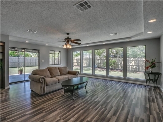 Stunning 4 bedroom home with bonus room near Lake Hefner!