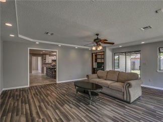 Stunning 4 bedroom home with bonus room near Lake Hefner!