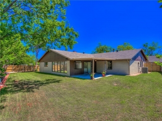 Stunning 4 bedroom home with bonus room near Lake Hefner!