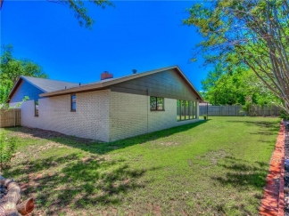 Stunning 4 bedroom home with bonus room near Lake Hefner!