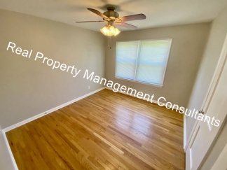 Charming 3-Bedroom Ranch Home in Roeland Park