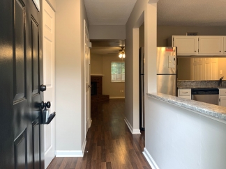 Trendy Renovated Raleigh Townhome In Raleigh, Lawn Care & Crown Oaks Amenities Too!