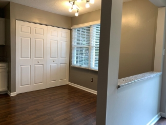 Trendy Renovated Raleigh Townhome In Raleigh, Lawn Care & Crown Oaks Amenities Too!