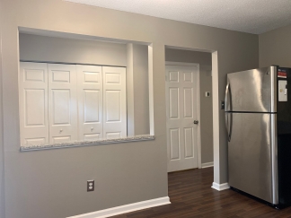 Trendy Renovated Raleigh Townhome In Raleigh, Lawn Care & Crown Oaks Amenities Too!
