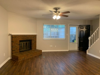 Trendy Renovated Raleigh Townhome In Raleigh, Lawn Care & Crown Oaks Amenities Too!
