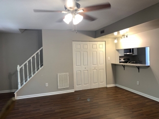 Trendy Renovated Raleigh Townhome In Raleigh, Lawn Care & Crown Oaks Amenities Too!