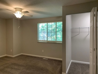 Trendy Renovated Raleigh Townhome In Raleigh, Lawn Care & Crown Oaks Amenities Too!