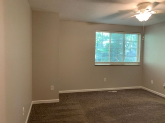 Trendy Renovated Raleigh Townhome In Raleigh, Lawn Care & Crown Oaks Amenities Too!