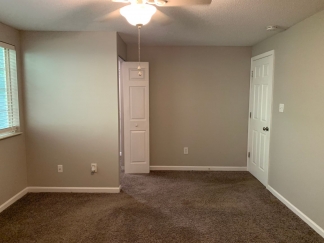 Trendy Renovated Raleigh Townhome In Raleigh, Lawn Care & Crown Oaks Amenities Too!