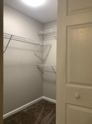Trendy Renovated Raleigh Townhome In Raleigh, Lawn Care & Crown Oaks Amenities Too!