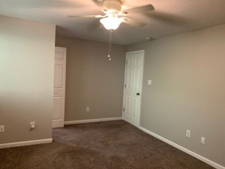 Trendy Renovated Raleigh Townhome In Raleigh, Lawn Care & Crown Oaks Amenities Too!