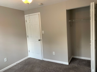 Trendy Renovated Raleigh Townhome In Raleigh, Lawn Care & Crown Oaks Amenities Too!