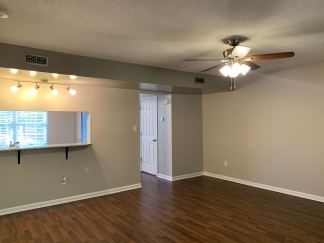 Trendy Renovated Raleigh Townhome In Raleigh, Lawn Care & Crown Oaks Amenities Too!