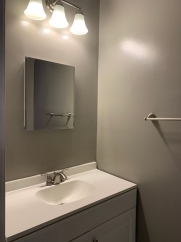 Trendy Renovated Raleigh Townhome In Raleigh, Lawn Care & Crown Oaks Amenities Too!