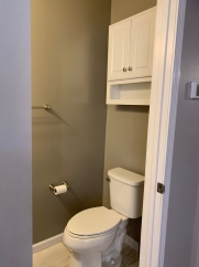 Trendy Renovated Raleigh Townhome In Raleigh, Lawn Care & Crown Oaks Amenities Too!