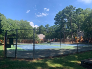 Trendy Renovated Raleigh Townhome In Raleigh, Lawn Care & Crown Oaks Amenities Too!