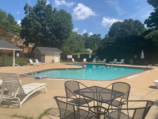 Trendy Renovated Raleigh Townhome In Raleigh, Lawn Care & Crown Oaks Amenities Too!