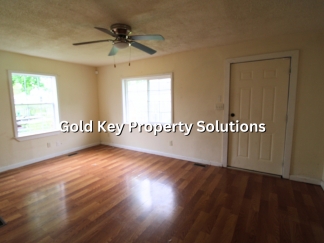 Cozy 2 BR 1 BA House with Washer/Dryer Hookups (SECTION 8 APPROVED)
