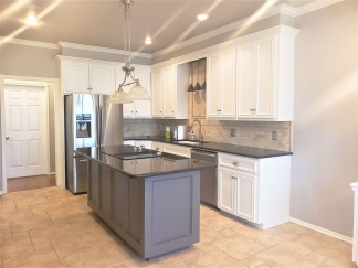 Spectacular 4 bedroom in Pleasant Oaks Communits in highly desired Edmond Okc!