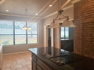 Spectacular 4 bedroom in Pleasant Oaks Communits in highly desired Edmond Okc!
