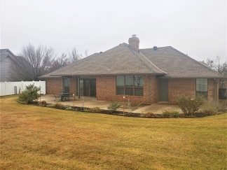 Spectacular 4 bedroom in Pleasant Oaks Communits in highly desired Edmond Okc!