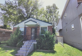 3 bd/1 bth w/fenced yard. Close to all things Nash!
