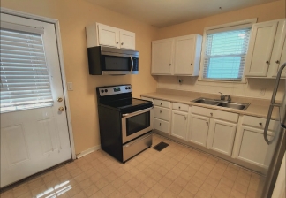 3 bd/1 bth w/fenced yard. Close to all things Nash!