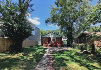 3 bd/1 bth w/fenced yard. Close to all things Nash!