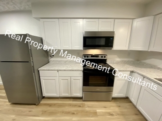 Harrisonville home 3 Beds | 2 Baths | Pet-Friendly | On site laundry