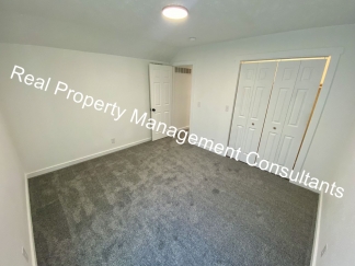 Harrisonville home 3 Beds | 2 Baths | Pet-Friendly | On site laundry