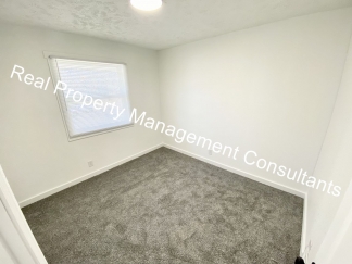 Harrisonville home 3 Beds | 2 Baths | Pet-Friendly | On site laundry