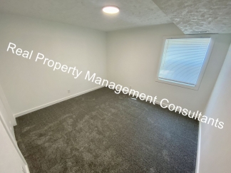 Harrisonville home 3 Beds | 2 Baths | Pet-Friendly | On site laundry