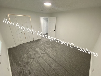 Harrisonville home 3 Beds | 2 Baths | Pet-Friendly | On site laundry