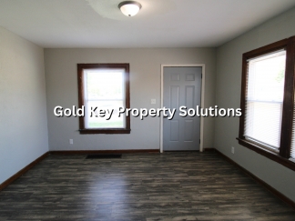 Updated 1 BR 1 BA Duplex Next to Convenience Store NO PETS (SECTION 8 APPROVED)