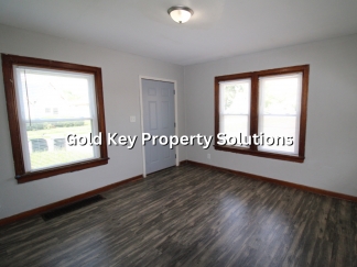 Updated 1 BR 1 BA Duplex Next to Convenience Store NO PETS (SECTION 8 APPROVED)