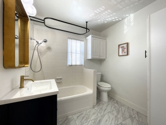 Charming 2 bedroom, 1 bathroom duplex located in the heart of Oklahoma City