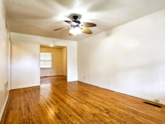 Lovely 2 Bedroom Home With A 1 Car Garage! $200 OFF FIRST FULL MONTHS RENT!!