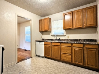 Lovely 2 Bedroom Home With A 1 Car Garage! $200 OFF FIRST FULL MONTHS RENT!!