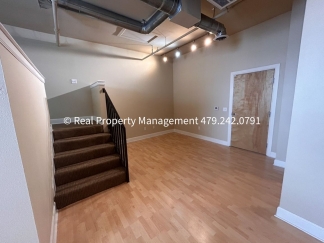 $950 MOVE-IN SPECIAL (does not include application or pet fee) Downtown Studio Apartment